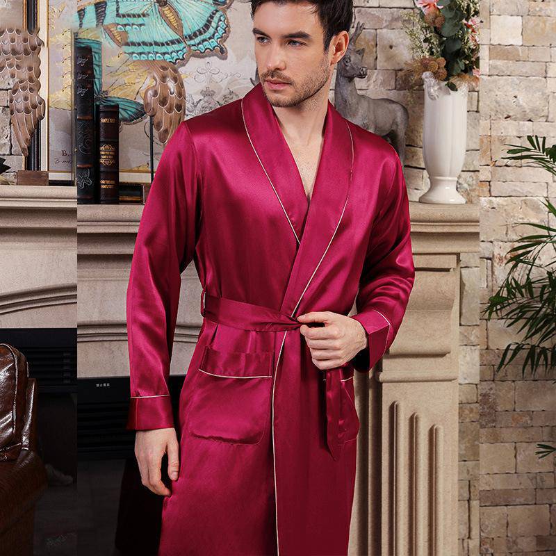 Robes de soie rouge pour hommes