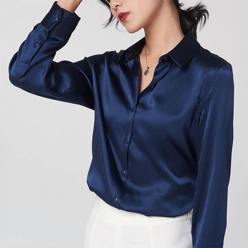 Blouse en soie bleu marine