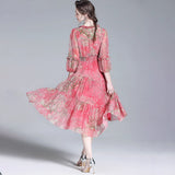 Robe midi de soie florale rouge rose avec robes en soie à col en v à col froissé