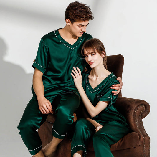 Ensembles de pyjamas en soie pour couple à manches courtes Pyjamas assortis en soie pour femmes et hommes