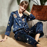 Pyjamas assortis en soie pour couples Ensemble de pyjama en soie imprimé univers long