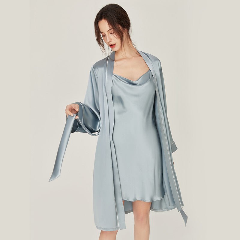 La chemise de nuit de mariée et la robe semets pour femmes.