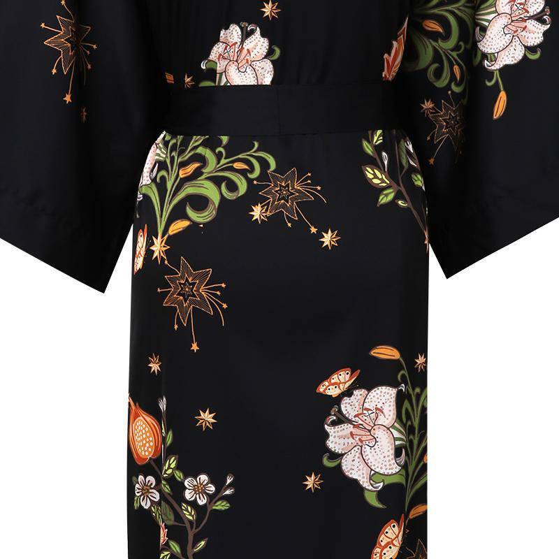 Robe kimono longue en soie de luxe imprimés de fleurs de cerisier noir avec ceinture toutes tailles
